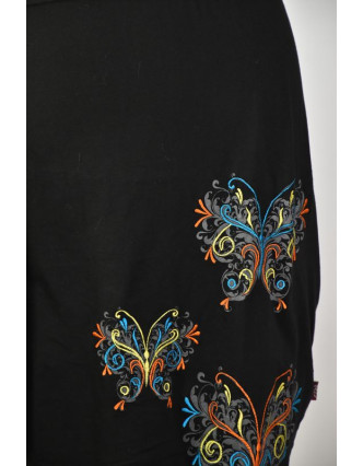 Černé šaty na ramena, krátký rukáv,  barevná výšivka motýl