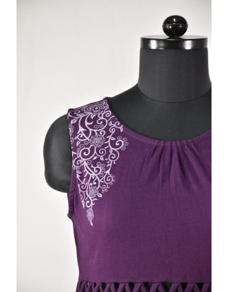 Fialové šaty bez rukávu s ornamentálním potiskem a prostřihy, bio bavlna