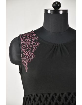 Černé šaty bez rukávu s ornamentálním potiskem a prostřihy, bio bavlna