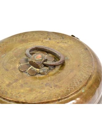 Stará kovová nádoba s víkem, ručně tepaná, 22x22x10cm