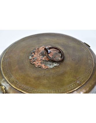 Stará kovová nádoba s víkem, ručně tepaná, 30x30x17cm