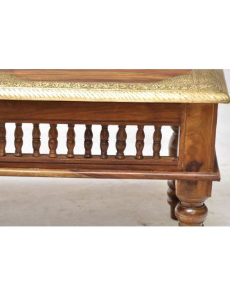 Konferenční stolek z palisandrového dřeva zdobený mosazným kováním, 90x60x45cm