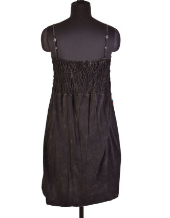 Mini šaty na ramínka, černo-barevné, aplikace