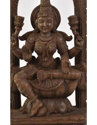 Dřevěná socha Laxmi z jižní Indie, rain tree wood, 33x11x69cm