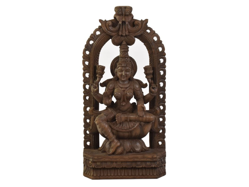Dřevěná socha Laxmi z jižní Indie, rain tree wood, 33x11x69cm