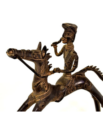 Jezdec na koni, mosazná soška, tribal art, 24x5x23cm