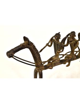Jezdci na koni, mosazná soška, tribal art, 39x6x19cm