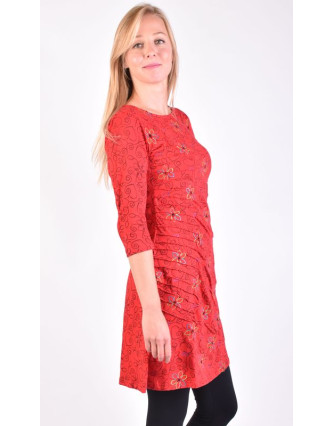 Červené šaty s tříčtvrtečním rukávem a potiskem květin, sklady na boku, výšivka