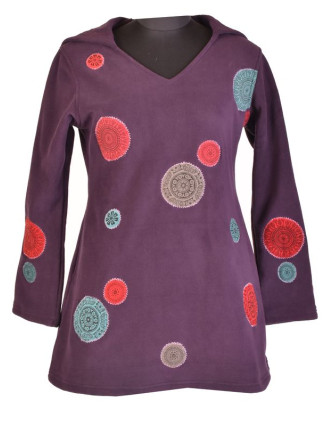 Švestkový mikinové šaty s kapucí a barevnými aplikacemi, V výstřih