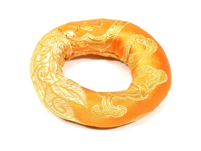 Podložka pod tibetskou mísu ze zlato-oranžového brokátu, prům 8cm