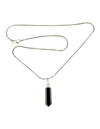 Dlouhý náhrdelník s černým onyxem, stříbrná barva řetízku