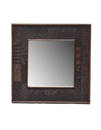 Zrcadlo v rámu z teakového dřeva zdobené starými raznicemi, 58x4x58cm