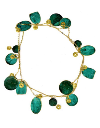 Dlouhý náhrdelník se zelenými a zlatými kolečky, zlatý kov
