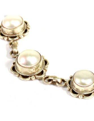 Stříbrný náramek vykládaný perlami, karabinka, délka cca 21cm, AG 925/1000