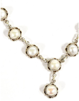 Stříbrný náhrdelník vykládaný perlami, karabinka, délka cca 42cm, AG 925/1000