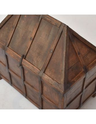 Stará truhla z teakového dřeva, železné kování, 58x35x60cm