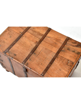 Truhla z teakového dřeva, železné kování, 63x40x45cm