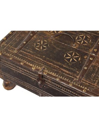Stará truhlička - šperkovnice z antik dřeva, ručně vyřezávaná, 37x30x21cm