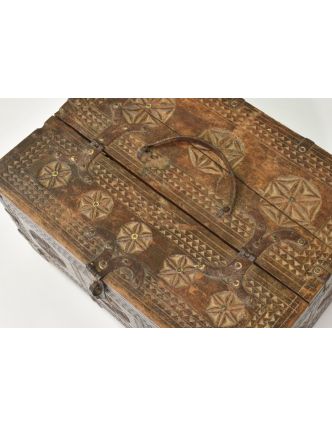 Stará truhlička - šperkovnice z antik dřeva, ručně vyřezávaná, 43x31x20cm