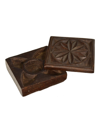 Krabička na Tiku, antik, teakové dřevo, ručně vyřezaná, 12x13x5cm