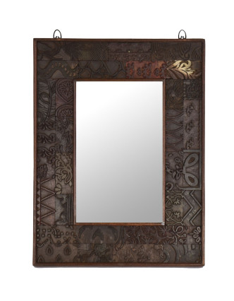 Zrcadlo v rámu z teakového dřeva zdobené starými raznicemi, 47x4x62cm