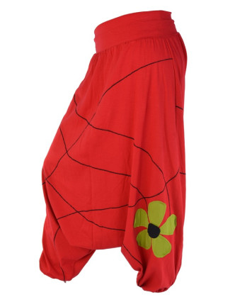 Červené turecké kalhoty s aplikací květiny a výšivkou