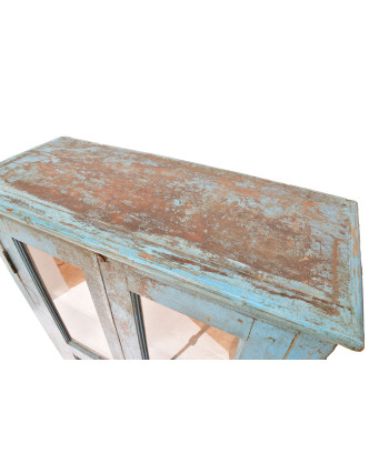 Prosklená skříňka z teakového dřeva, tyrkysová patina, 79x33x131cm