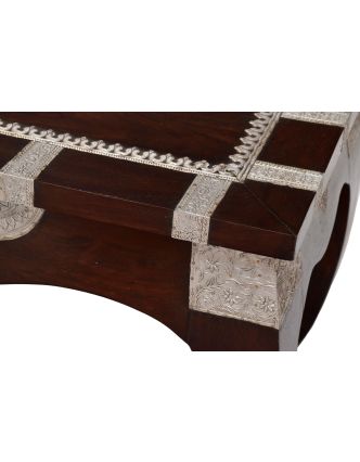 Opiový stolek z mangového dřeva zdobený kováním, 82x41x42cm