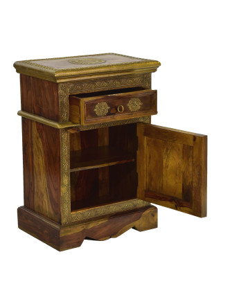 Noční stolek z palisandrového dřeva zdobený mosazným kováním, 45x30x65cm