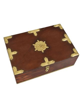 Dřevěná truhlička zdobená mosazným kováním, 29x20x11cm