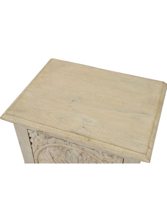 Noční stolek, bílá patina s vyřezávanými dvířky z mangového dřeva, 50x38x59cm