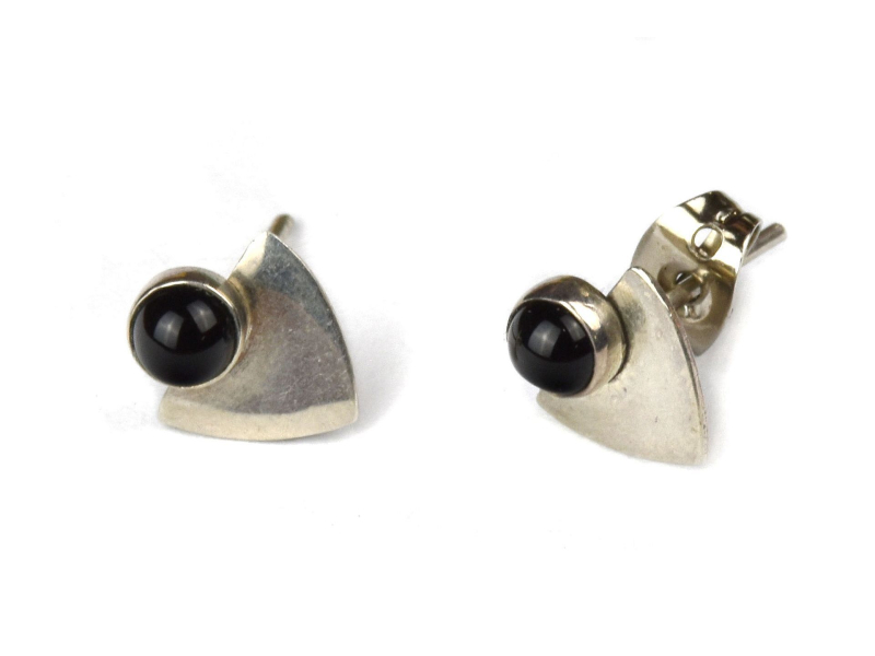 Stříbrné náušnice, pár, černý kamínek, 10mm, zapínání na puzetu (AG 925)