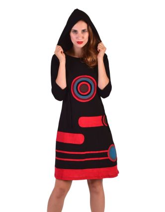 Krátké šaty, 3/4 rukáv, černé, barevné kruhy, červené pruhy, kapuce