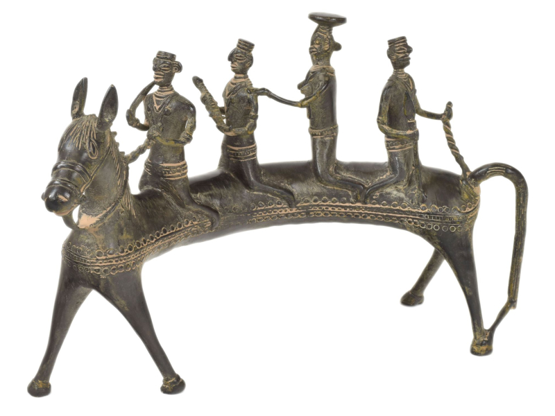 Kůň zatáčející vlevo, Tribal Art, mosazná socha, 30x10x20cm