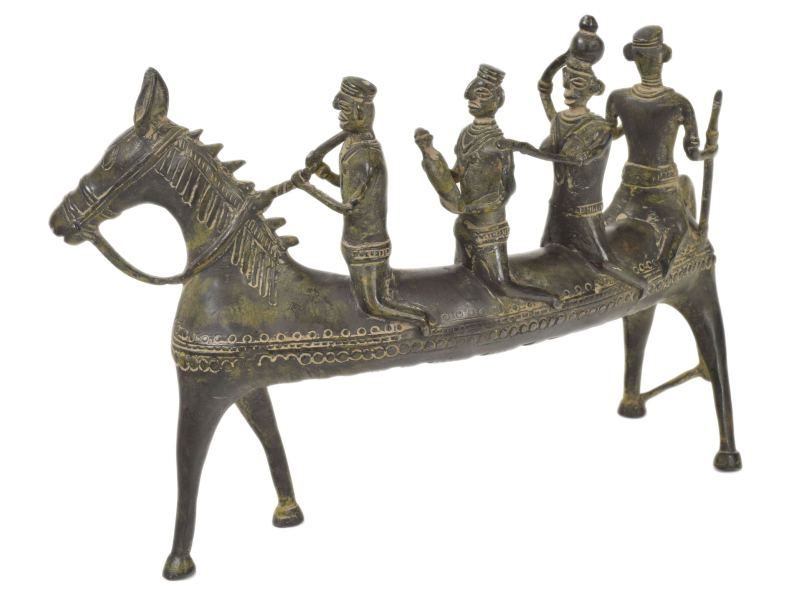 Kůň zatáčející vpravo, Tribal Art, mosazná socha, 30x10x20cm