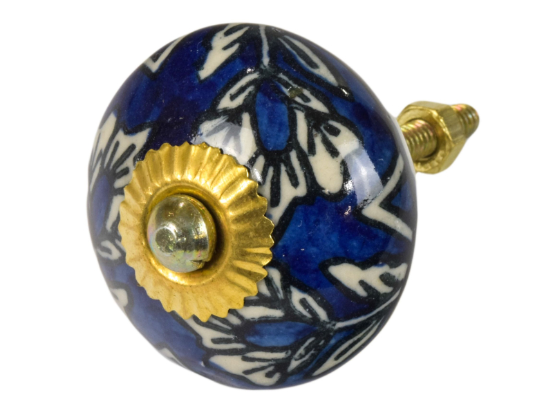 Malovaná porcelánová úchytka na šuplík, tmavě modrá, bílá květina,  průměr 4 cm