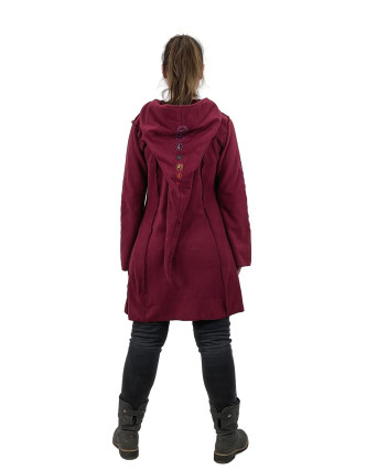 Vínový fleecový kabátek s dlouhou kapucí, zapínání na zip, výšivka