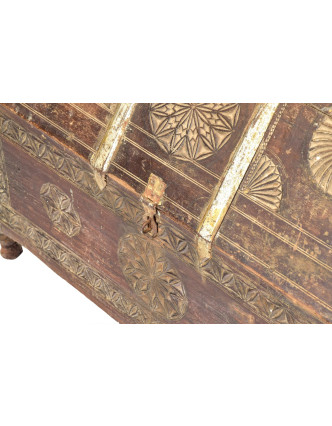 Antik dřevěná truhlička z Rádžasthánu v Indii, 67x37x54cm