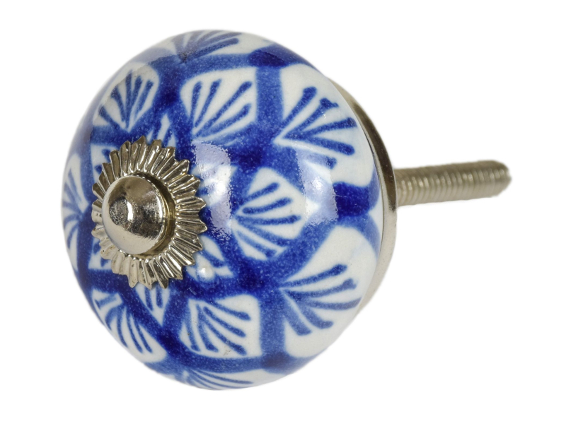 Malovaná porcelánová úchytka na šuplík, bílá s modrou mandalou, průměr 3,7cm