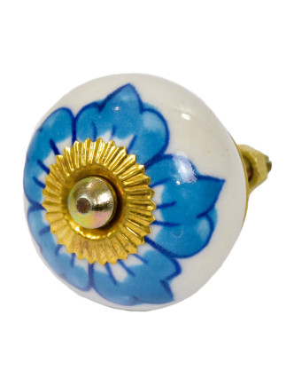 Malovaná porcelánová úchytka na šuplík, bílá s modrou květinou, průměr 3,8cm