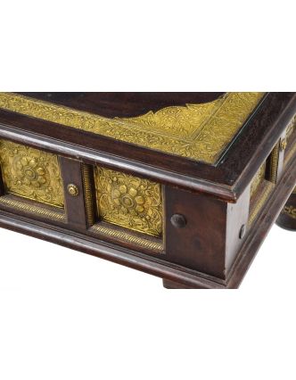 Konferenční stolek z palisandru zdobený mosazí, 90x60x45cm