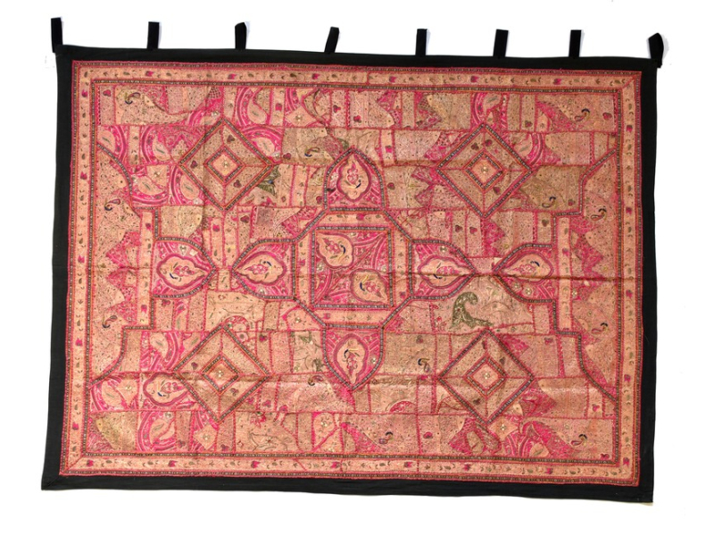 Červená patchworková tapiserie z Rajastanu, ruční práce, 156x202cm