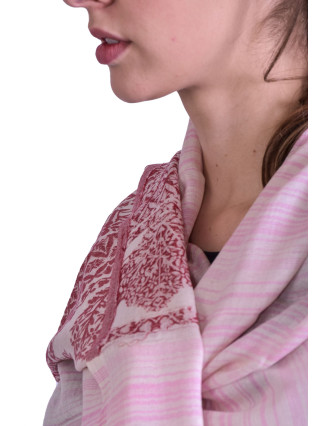 Luxusní šál z kašmírové vlny, růžovo-béžový s jemným vzorem a proužky