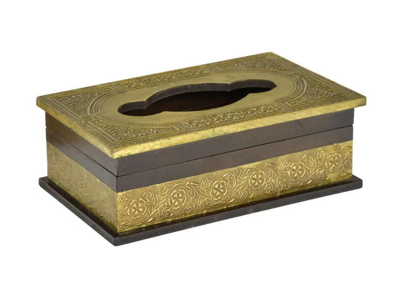 Krabička na kapesníky, drěvěná, zdobená mosazným plechem, 25x15x9cm