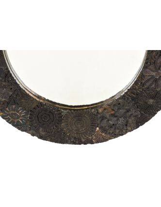 Zrcadlo v kulatém rámu z teakového dřeva zdobené starými raznicemi, 60x4x60cm