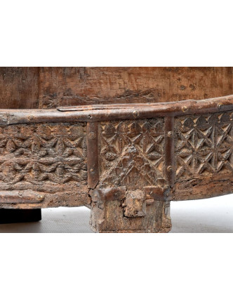 Ručně vyřezávaný kulatý stolek z antik teakového dřeva, prům. 80m výška 33cm