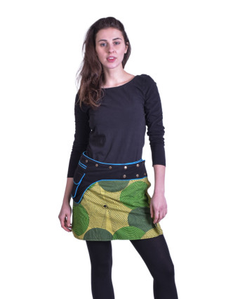 Krátká zelená sukně zapínaná na patentky, kapsa, spiral print