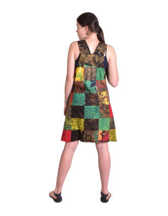 Krátké šaty s laclem a kapsou, multibarevný patchwork, tričkovina