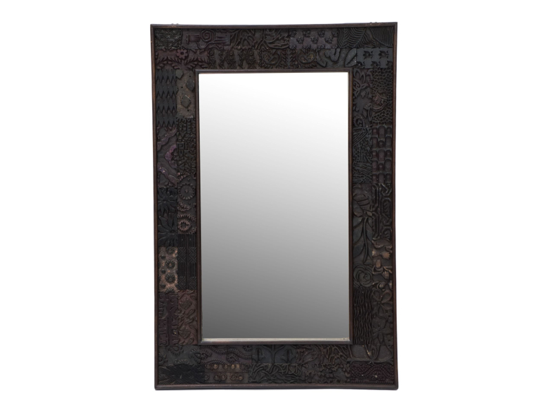 Zrcadlo v rámu z teakového dřeva zdobené starými raznicemi, 62x4x94cm