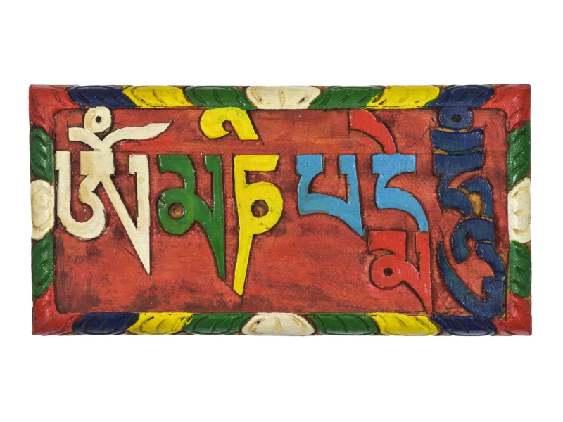 Dřevěná Tabulka s nápisem Om Mani Padme Hum, barevně malovaný, 21x11cm